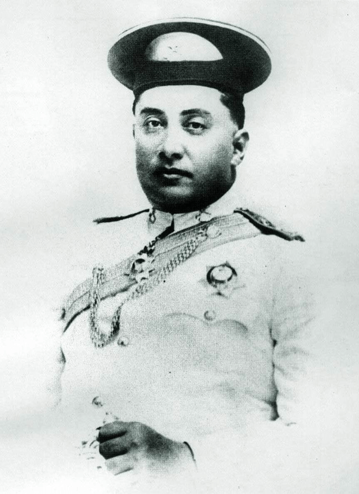 Menteri Besar Keenam,Ungku Abdul Aziz Ungku Abdul Majid 
(April 1935 - 1 Jun 1947)