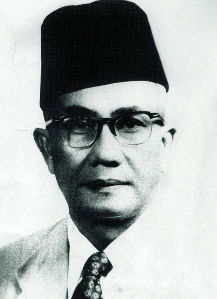 Menteri Besar Kelapan,Dato' Syed Abdul Kadir Mohamed 
(20 Februari 1952 - 5 Jun 1955)