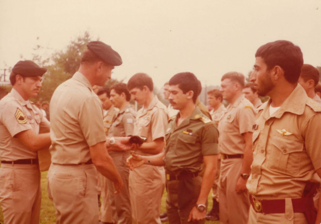 Tunku Ibrahim menerima Sayap Payung Terjun